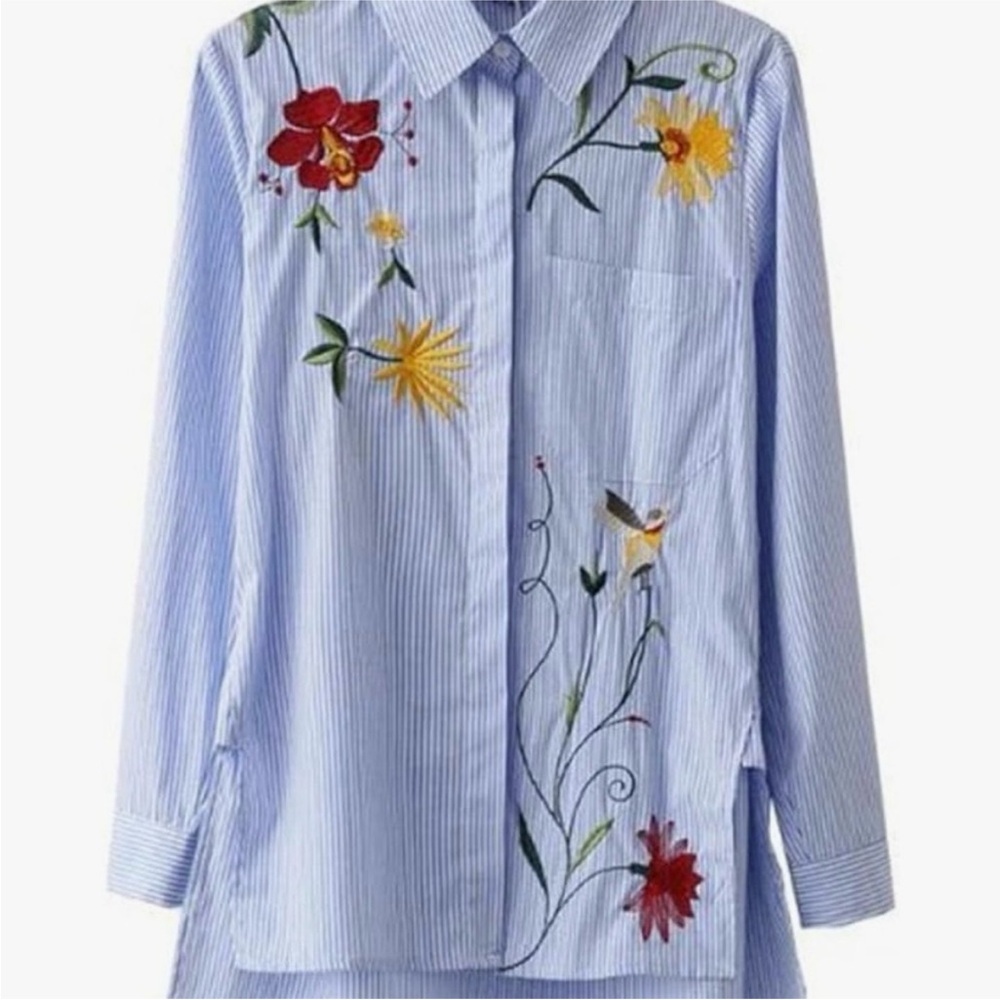 NWOT Cliche’ Embroidered Floral Hummingbird Striped Button Down Shirt M